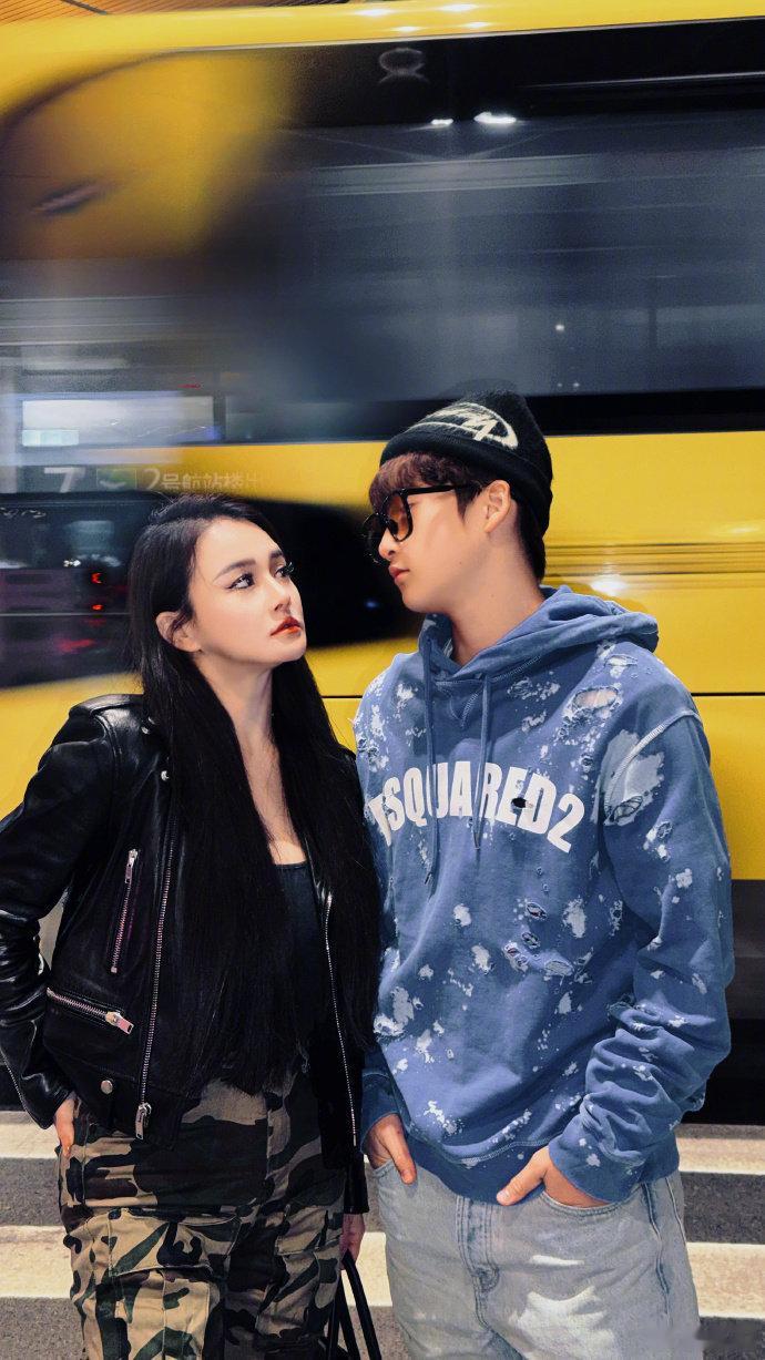 邹明轩14岁身高175邹明轩14岁身高175cm 邹明轩长这么大了，穿个泼墨蓝卫