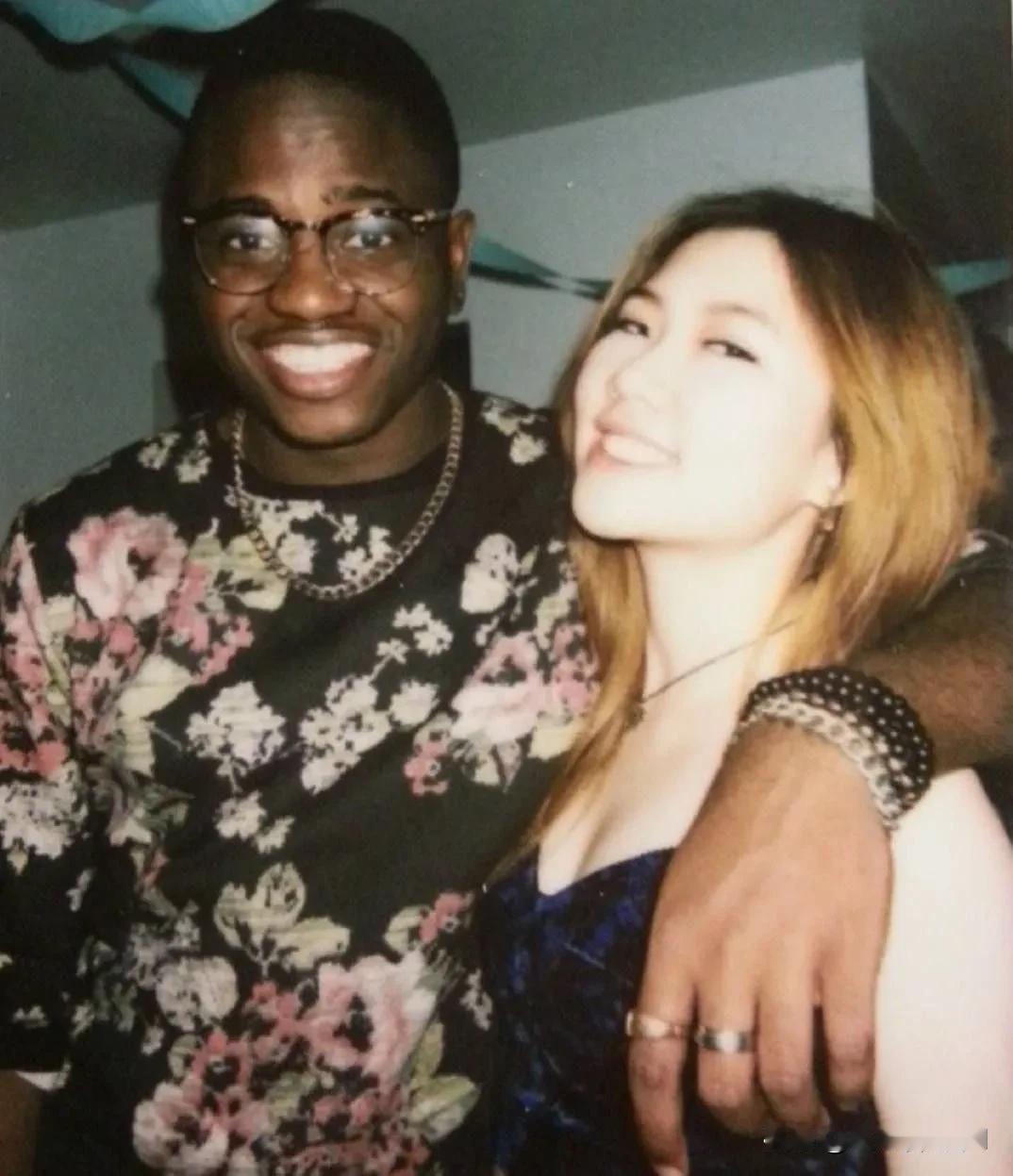 这段不雅视频的女主角是一个来自安徽的漂亮女子，她从大学毕业后，就来到广东找工作，