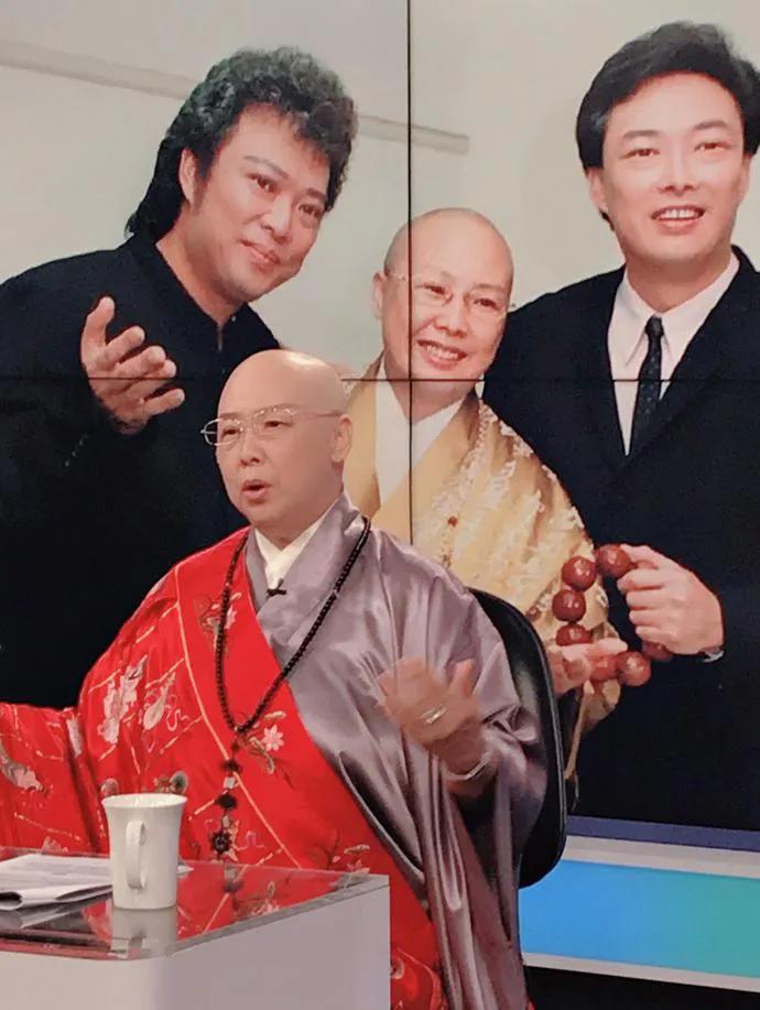 费玉清的姐姐出家后，比原来还有名气：“我手上这颗10克拉的方钻是一个印尼的富豪送