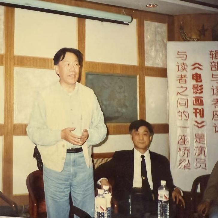 演员高明年轻时的留影，这一张照片拍摄于1997年9月，是《电影画刊》编辑部专门邀