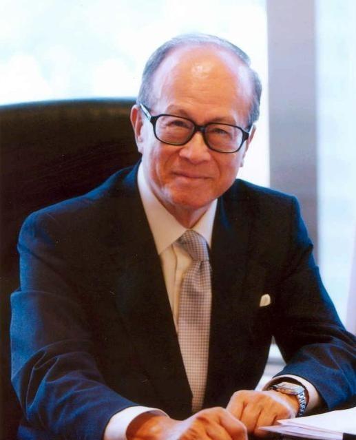 1996年，李嘉诚的儿子李泽钜被世纪悍匪张子强绑架，对方开价要20亿，李嘉诚不慌