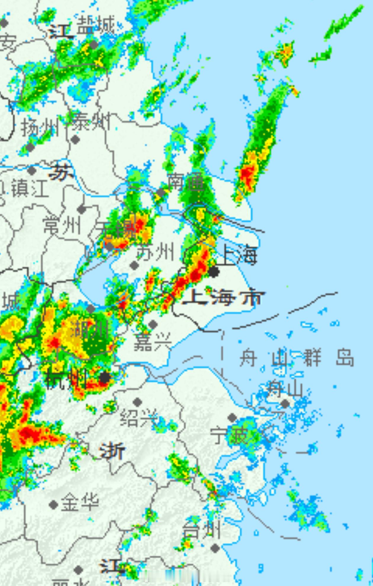 被对流雨屏蔽了一天的上海，今晚以来，部分地区开始出现持续性的对流暴雨。中心城区西
