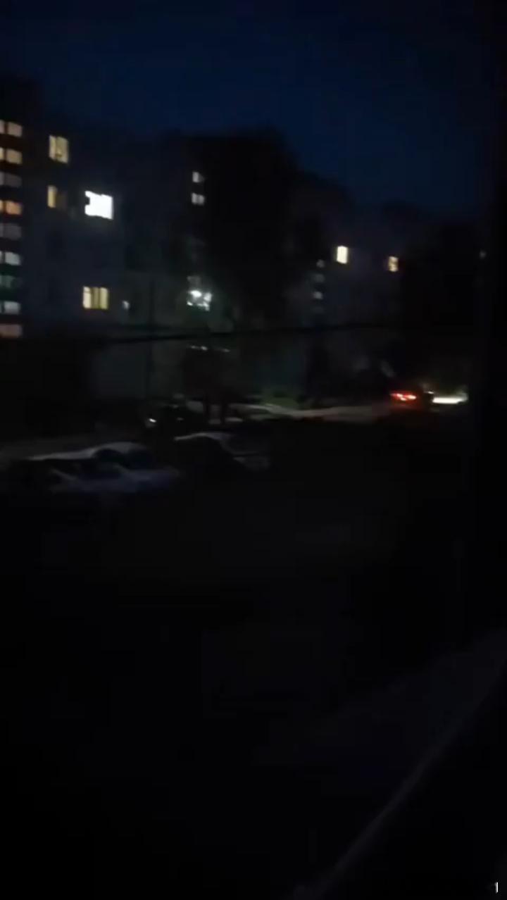 俄罗斯在奔萨州强抓壮丁仍在继续。男子走在街头突然就会被逮捕，要是跑的话安全部队就