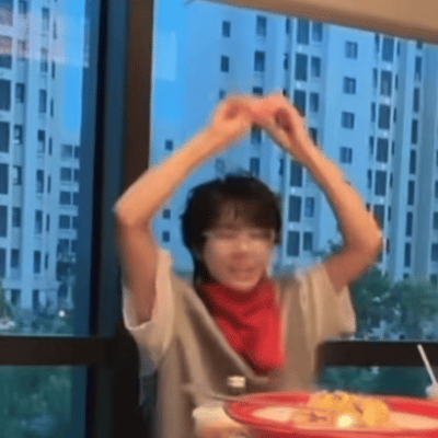 何秋亊你想不想和我一起追ai漫剧 