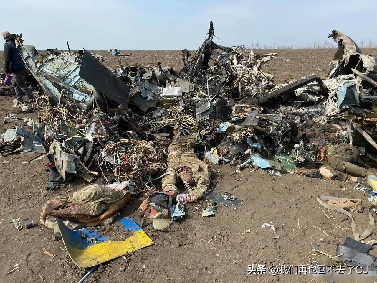 话说今年乌军对直升机的使用保守多了，
马里乌波尔钢铁厂当时还组织了多次直升机运输