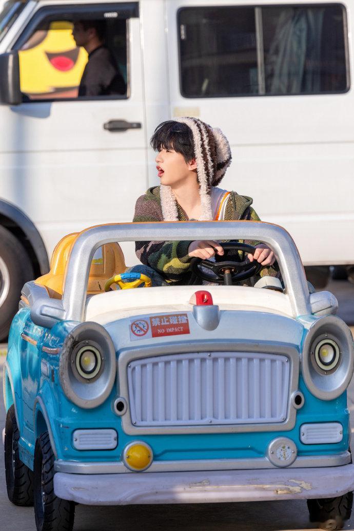 穆祉丞周五晚高疯vlog周五晚高疯细节里全是用心！超长 vlog 记录节目点滴，