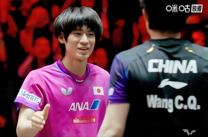 户上隼辅对王楚钦打心底里佩服，
被王楚钦零封一点不憋屈，全是真心佩服。
 
他不