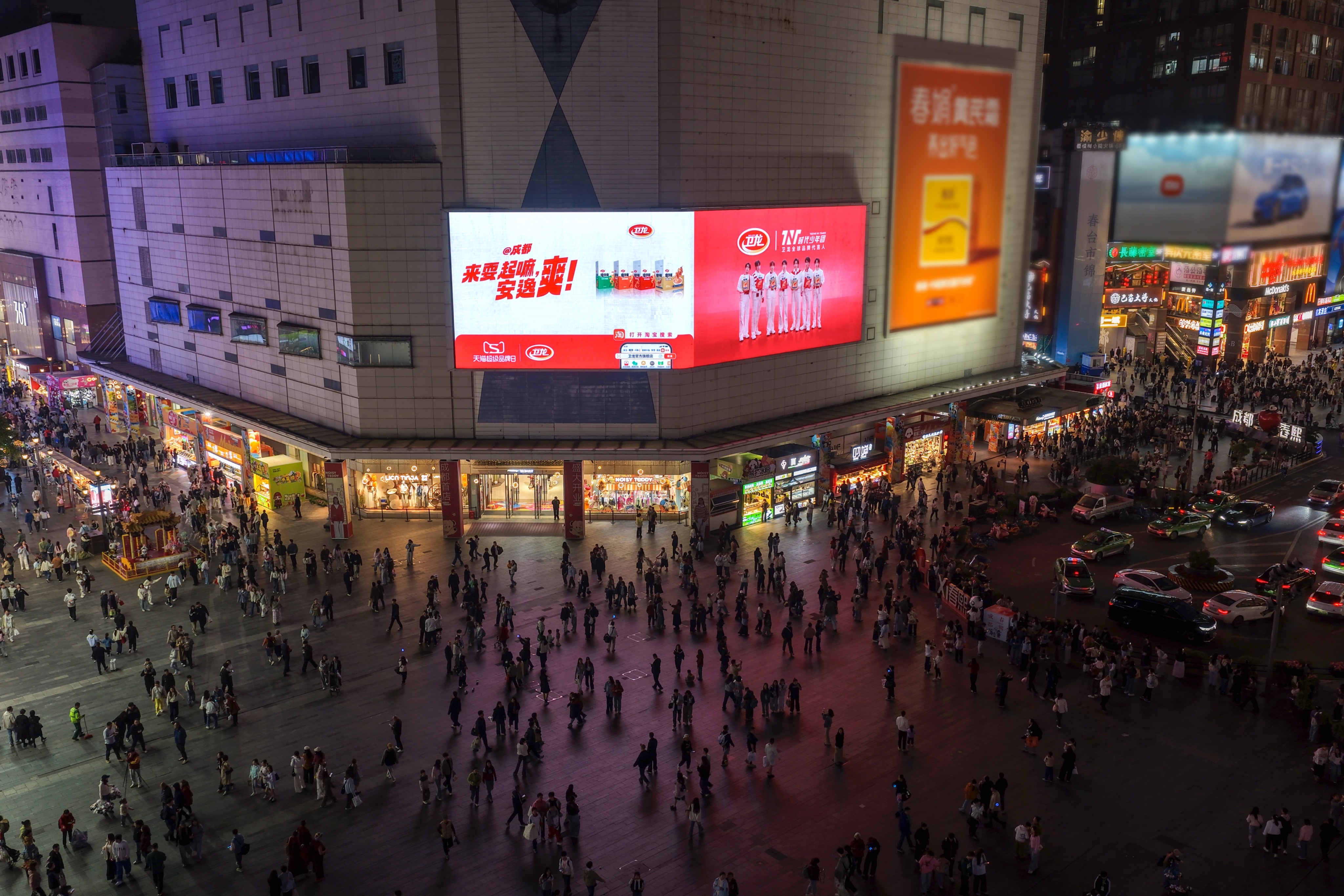 如果我说这波时团应援给到夯一定没有人能反驳吧！不仅有全国18个城市地标大屏展示还