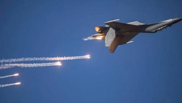 紧接着国台办的强硬警告，解放军今天大规模战机战舰巡台“突然”恢复，刚掉头回到“激