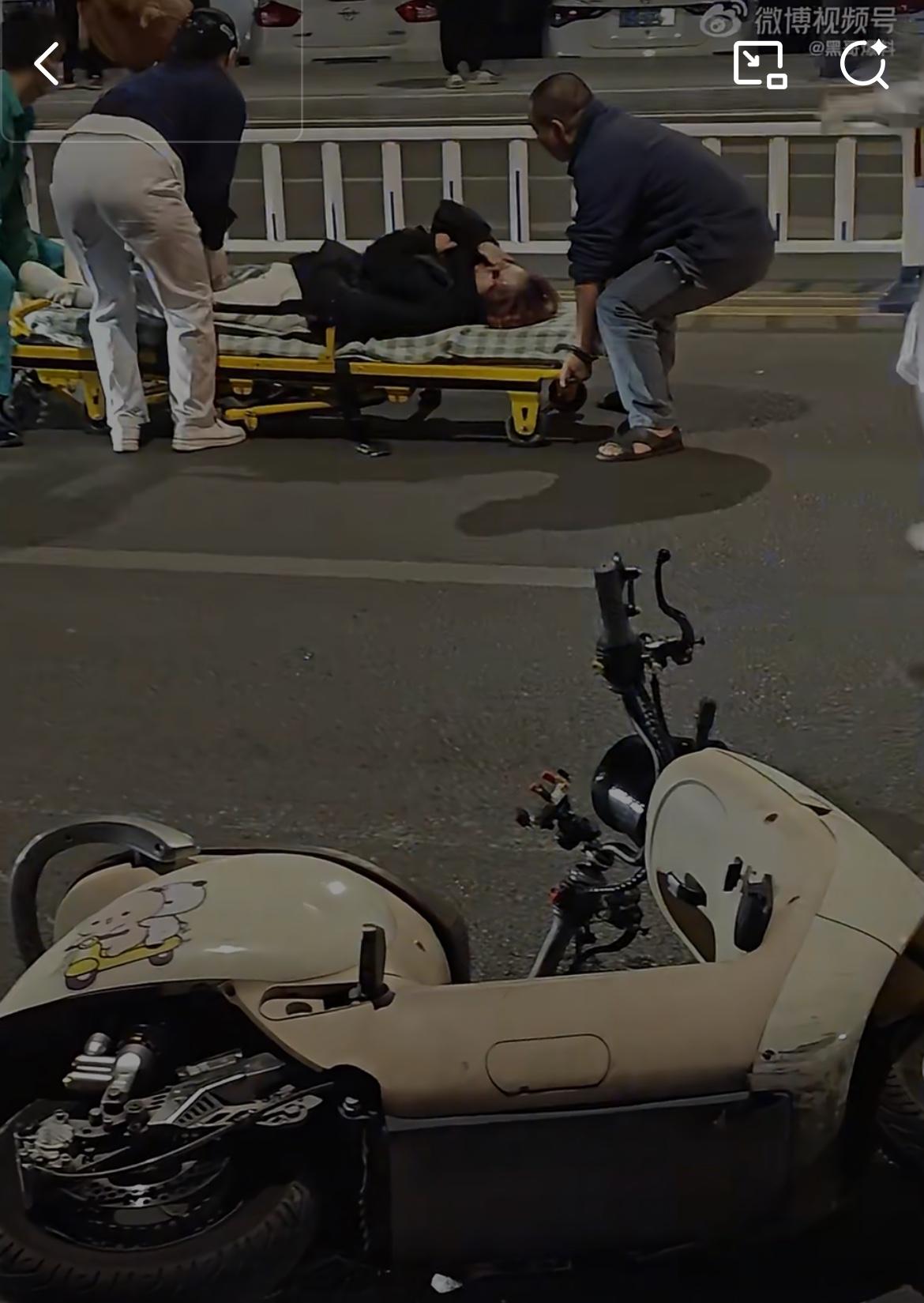 又一个鬼火少年，骑着电瓶车潇洒摔成重伤，电瓶丢到一边，这个速度是有多快。骑个电瓶