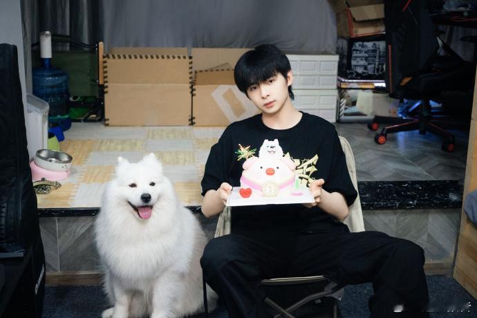 #Paraboy六年初心不变# 原来都已经6周年了，接下来的路也一起陪伞兵走下去