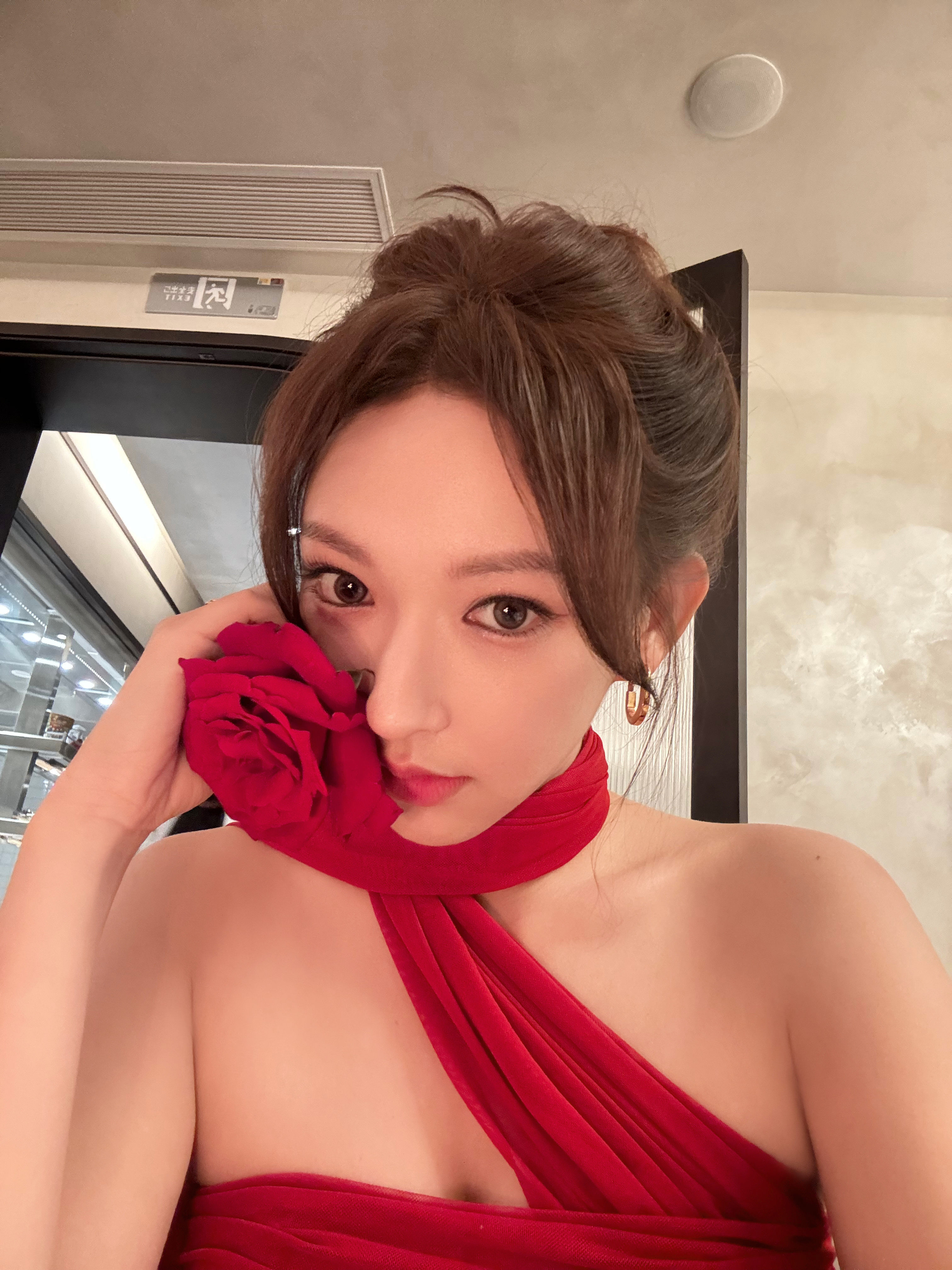 程潇95花第三位发帖量破一千万恭喜演员程潇，95花第三位超话发帖量破1000W[