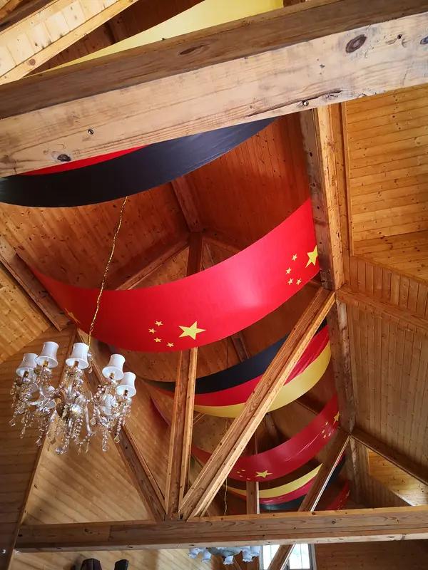 中德友谊现状可以说是经济紧密、政治有分歧但总体稳定。2025年中德货物贸易总额约