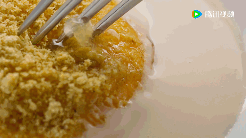 蚝油的鲜味传奇定档陈晓卿团队打造首部蚝油纪录片 宴席名菜依靠蚝油提色增鲜，家常小