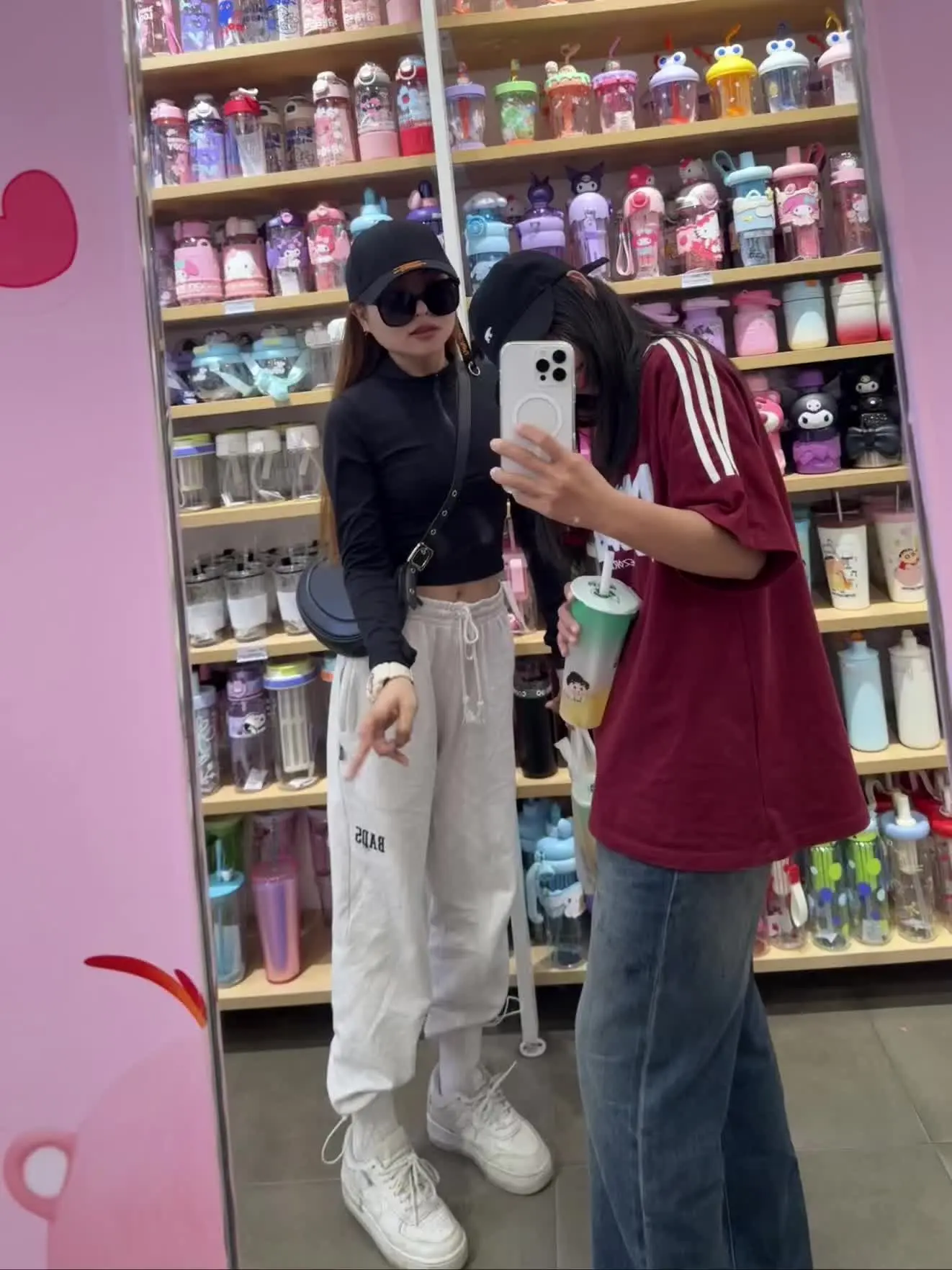 我爸妈也有烦恼吧  为什么女儿这么大了  还没有出息   还不结婚  ...