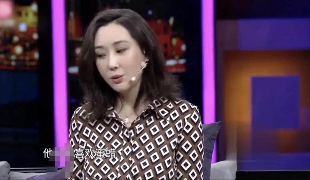 杜若溪透露：“他喜欢蜜蜡，我就真的是很受不了的是，每天 老婆好看吗？这不一样嘛，