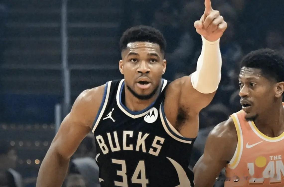 据多家媒体晒出，雄鹿球员扬尼斯-阿德托昆博在社媒上删掉与雄鹿相关的大量动态：
