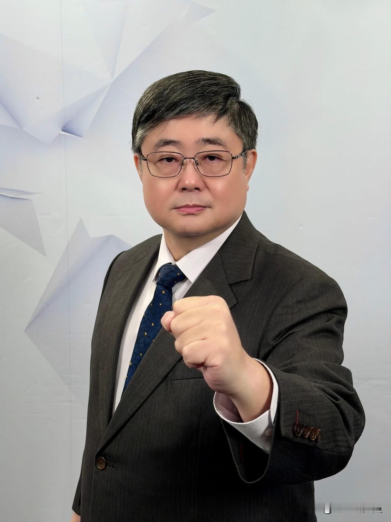 小舰长吕礼诗参加完大陆海军节返台，遭民进党准备修法取消他退休金，吕礼诗今（29日