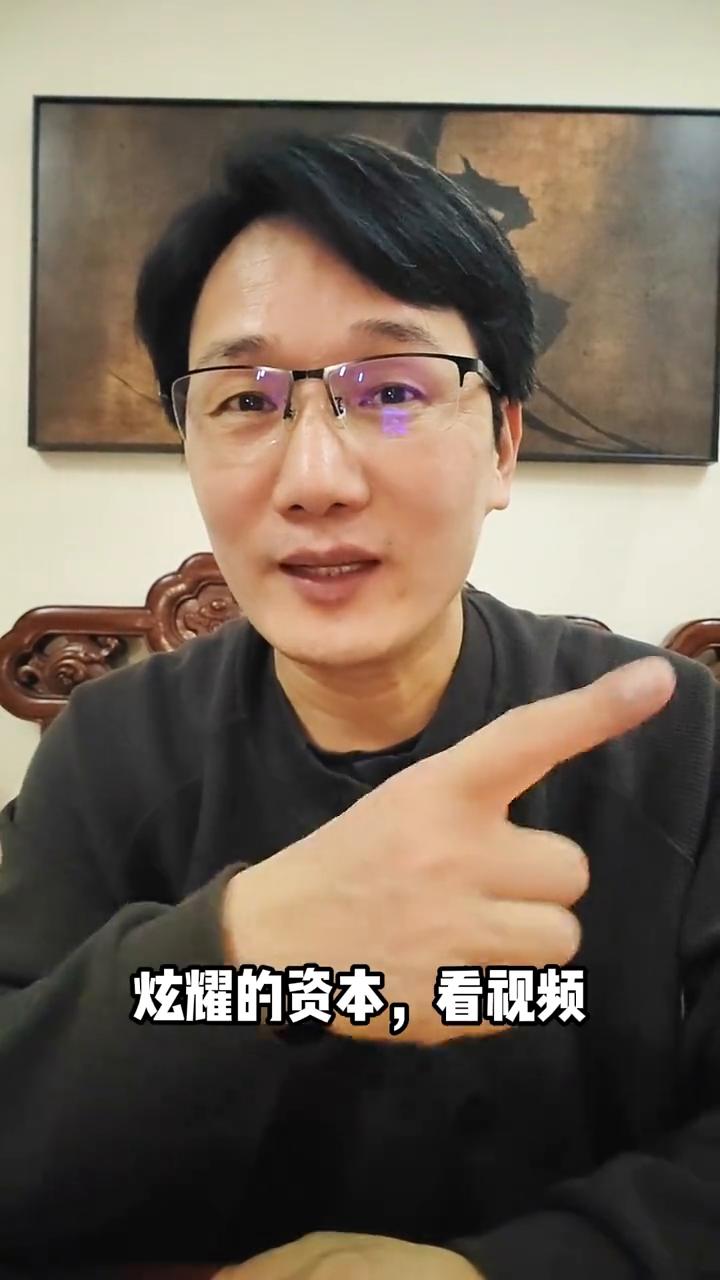 炫耀的资本，看视频。
澎湃新闻主播唐屹。
员工不能准时下班，竟然成了某些企业炫耀