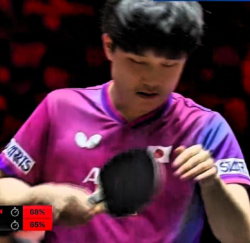 张本智和又输球了！
新加坡大满贯男单1/8决赛2-3输给了德国选手弗朗西斯卡。