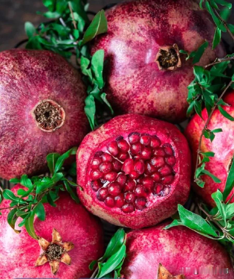 昨天我买了六个大石榴

在超市跟着大爷大妈买东西绝对不吃亏。昨天我看见有位大爷装