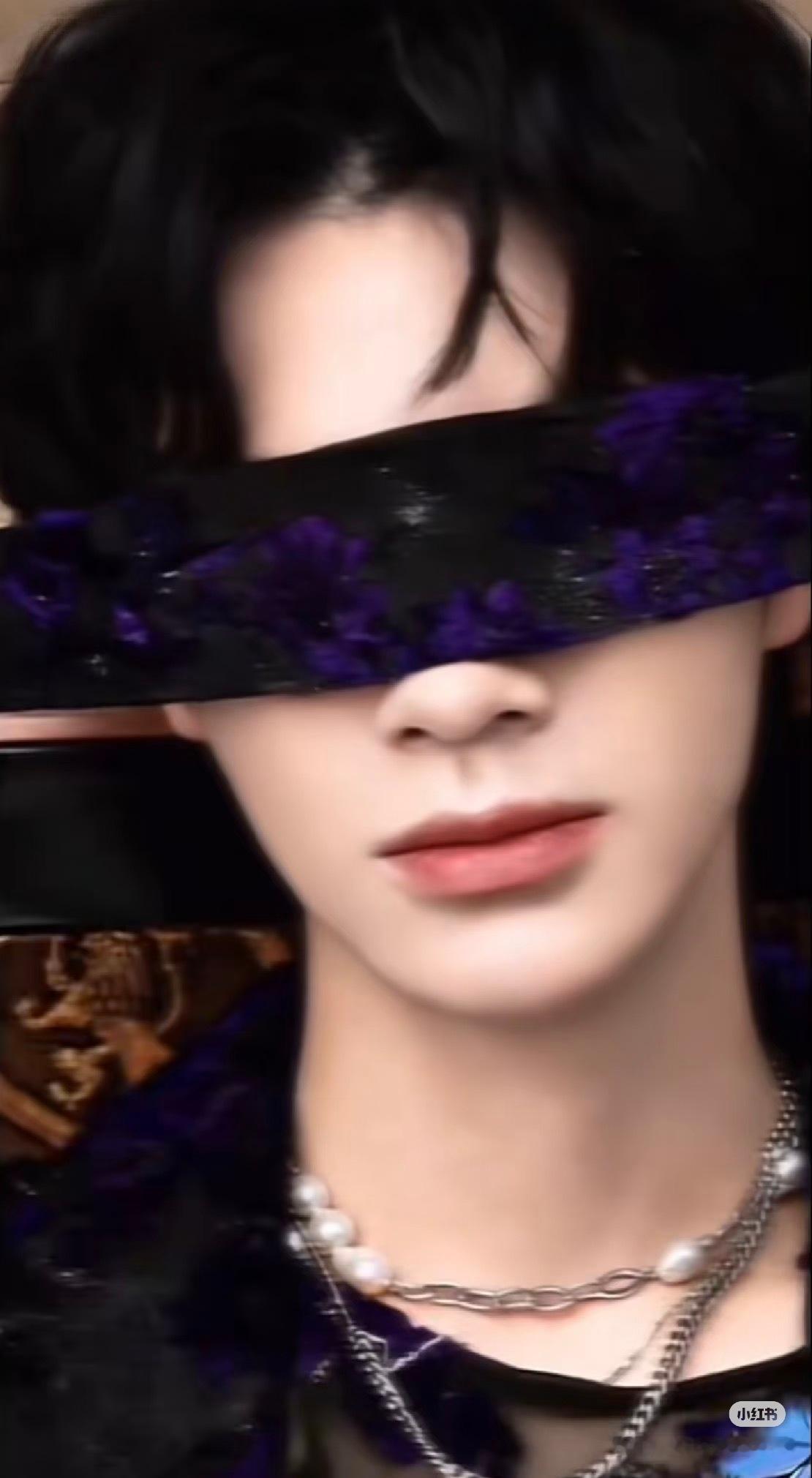 早年糯咪的唇色還是比較深的由此可知此糯悄悄服美役的地方也是充滿了心機 