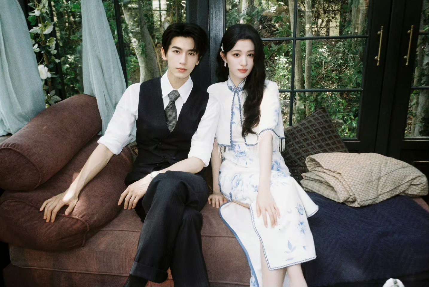 张凌赫、王楚然这一秒过火情人节物料来了 好爽 