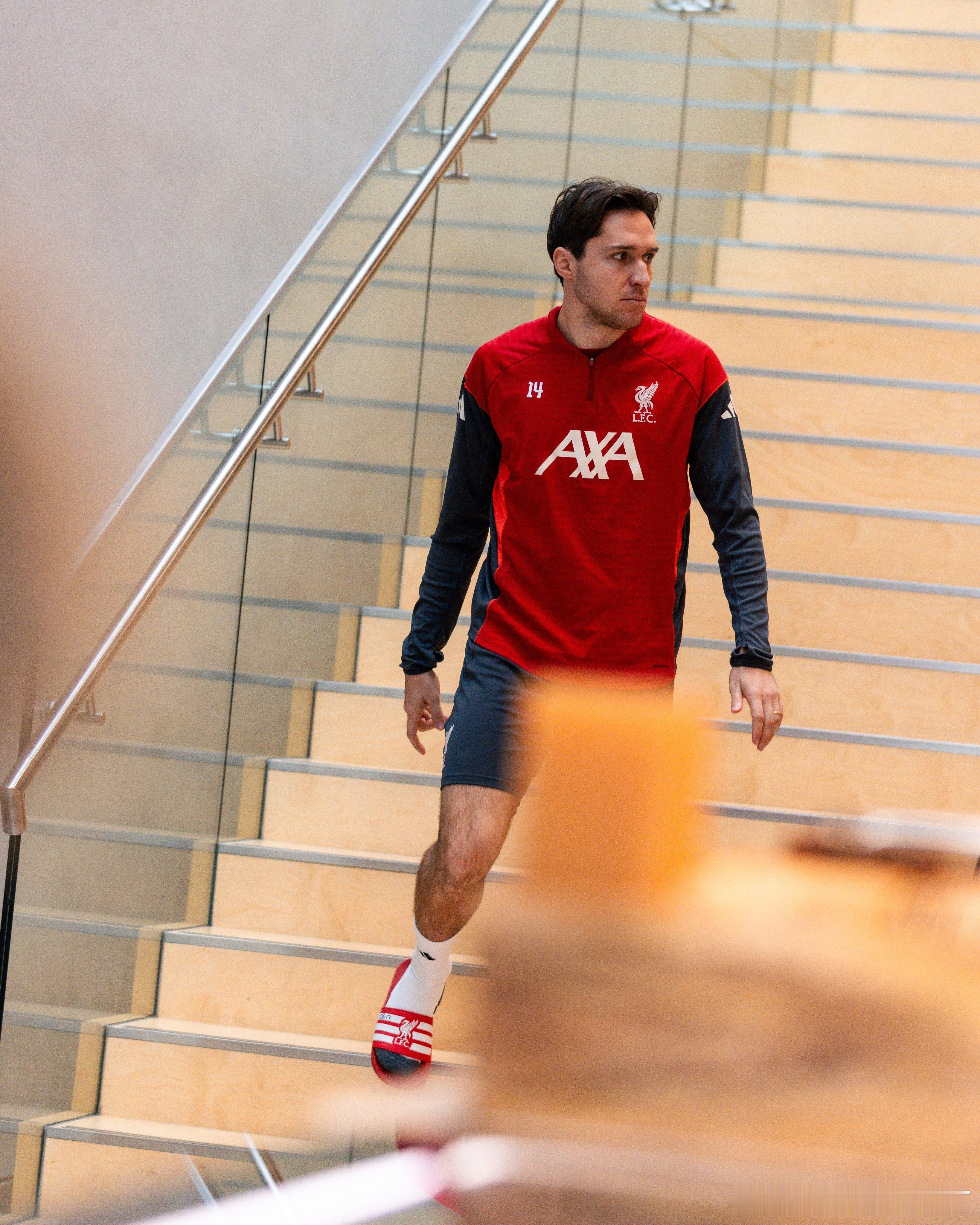 维尔茨和弗林蓬都回归了，应该都可以出战西汉姆吧？ 