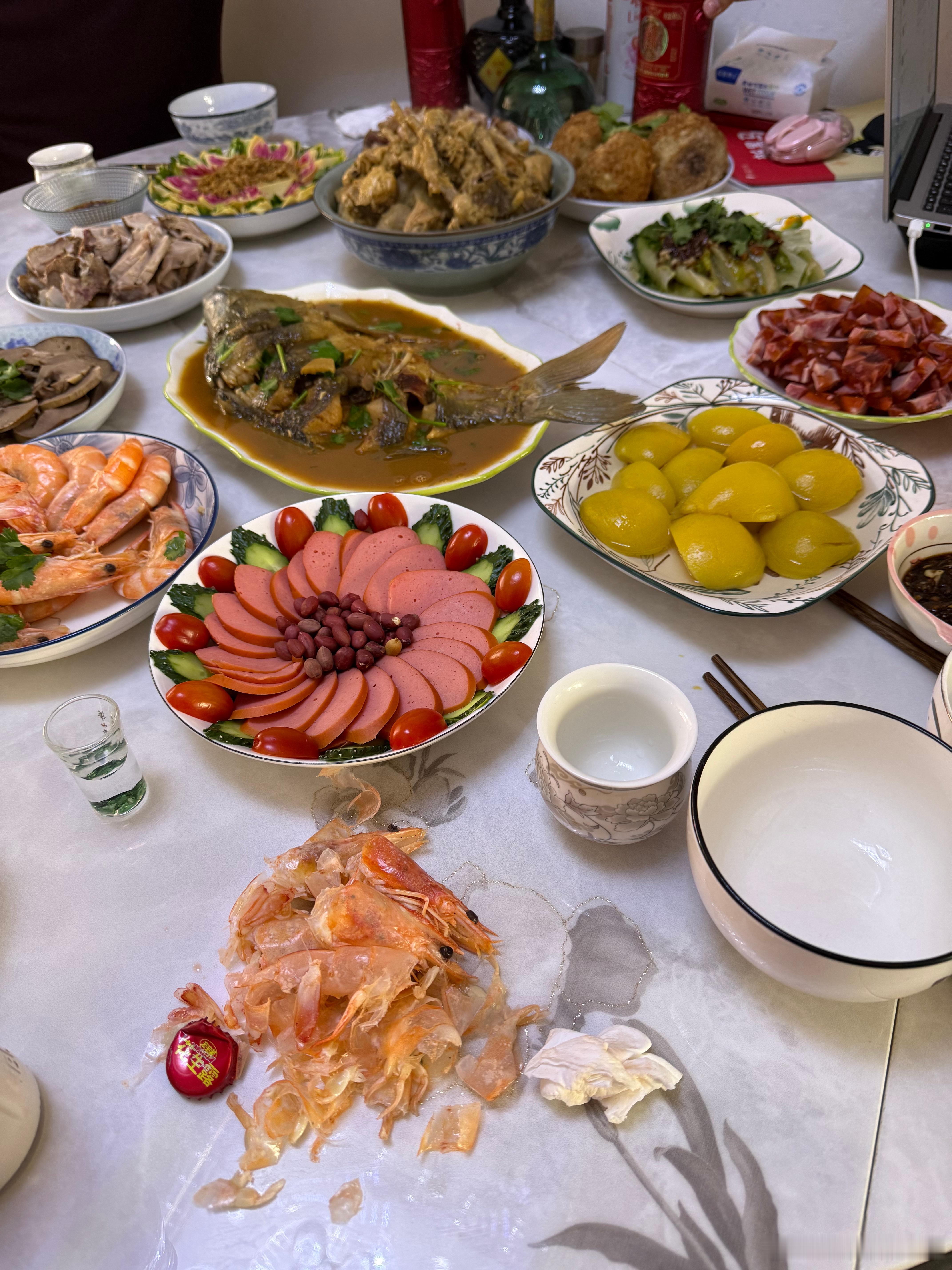 转眼又到新年啦，感谢每一位和我一起聊手机、侃数码的朋友。这一年我们一起吐槽过“智