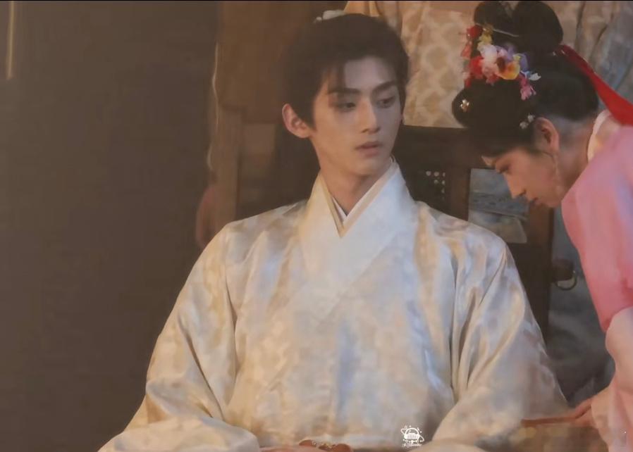 代露娃赖伟明《宝珠》男女主同框路透，看起来不错哦！ 