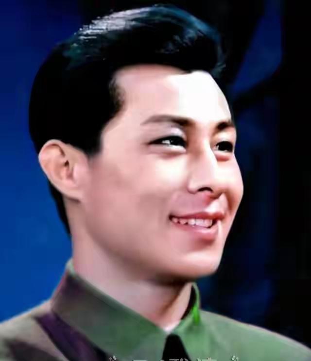 王心刚和黎明谁帅？问这个问题我知道会引起很多人的共鸣，王心刚是五六七十年代人心中