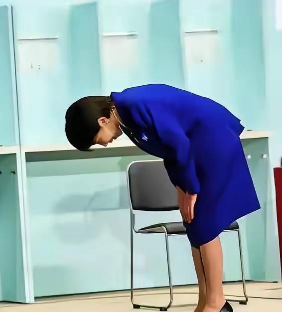 中国这次对日本，不动声色，直接“拔电源”。
往年春节，飞东京、大阪的航班一票难求