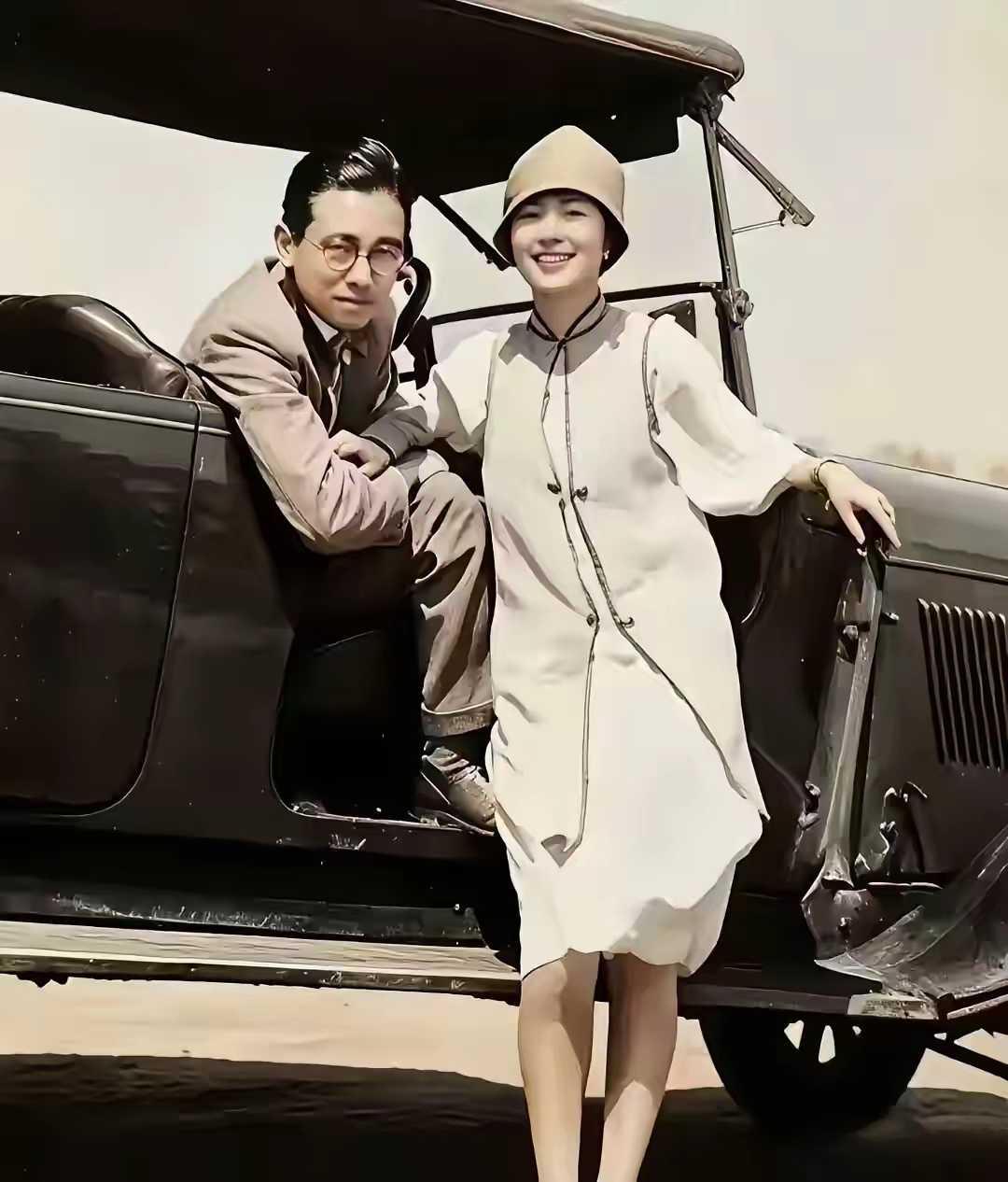 1928年，新婚不久的梁思成与林徽因的合影。