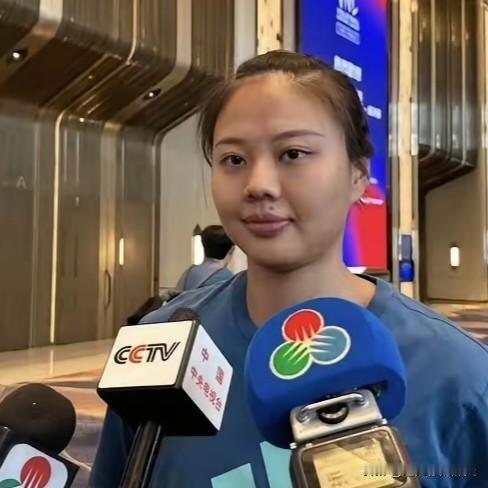 女排压轴抵达澳门，比起冠军，我更想让姑娘们多笑一笑
 
说出来有点不好意思，为了