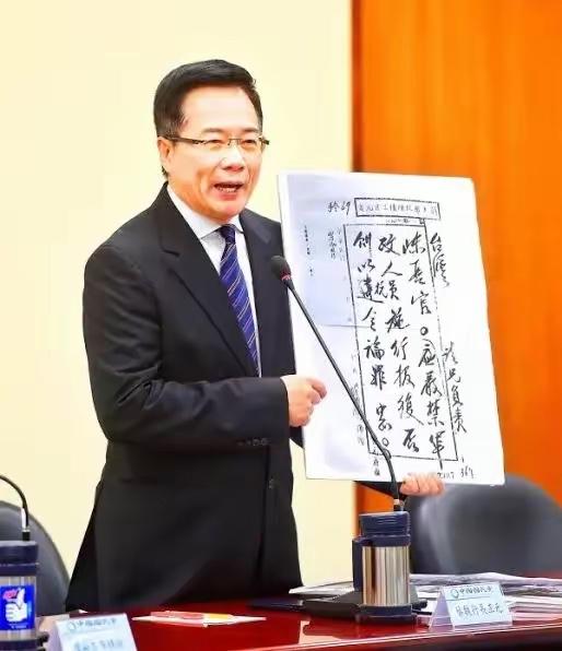 27号，我兄弟蔡正元就要“光荣”入狱了！

这话听着讽刺吧？一个年过七旬的老人，