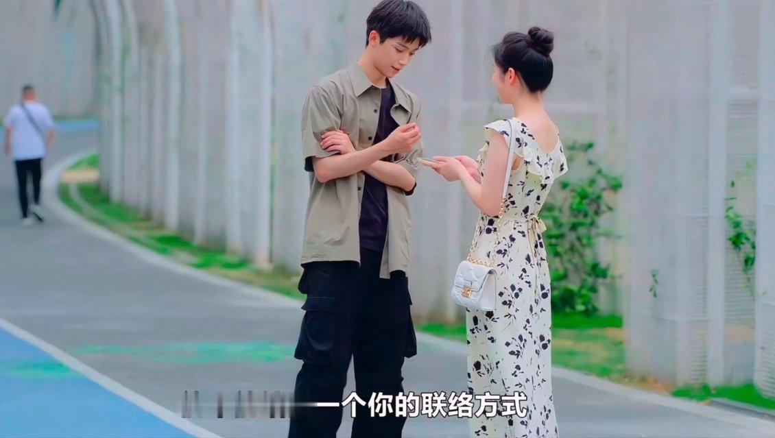 原来无所谓的人设是走在街上会被美女要联系方式的帅哥[泪奔] ​​​