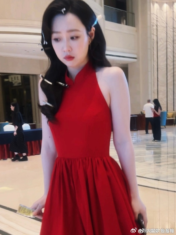 管乐音综首秀 终于等到管乐在音综的首秀了！以前看她在喜剧舞台和综艺里搞怪，没想到