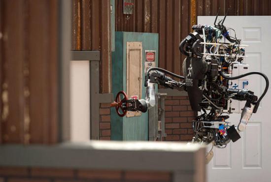 机器人时代将来临 担心你的工作吗？
1984年，大导演詹姆斯·卡梅隆用《终结者》