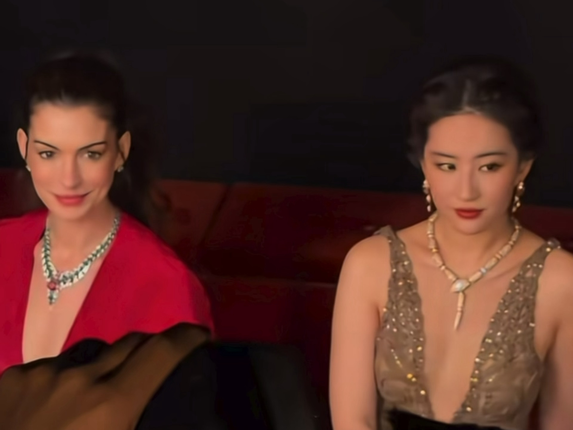 刘亦菲安妮海瑟薇同框，这个画面对我眼睛太友好了，我菲国际巨星罢了…刘亦菲安妮海瑟