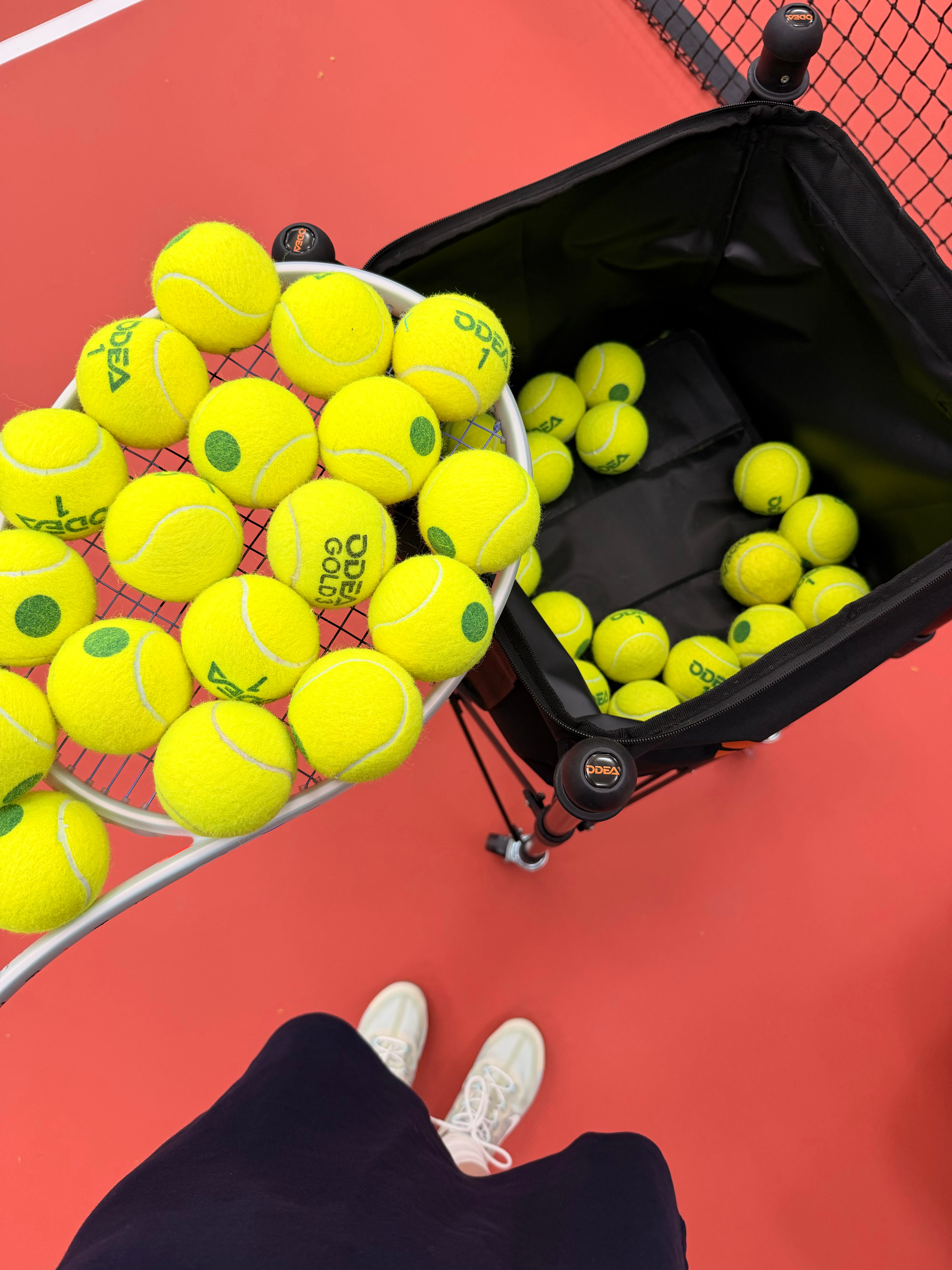 幸亏我一直没啥爱好爱好也太费钱了！🎾和朋友一起打网球中因为球馆就在我家楼下并且