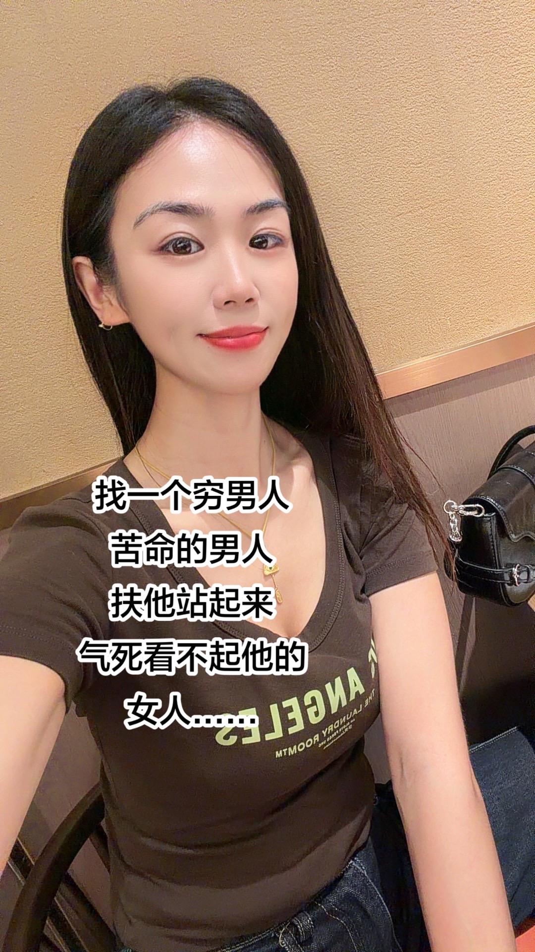 来，找个穷苦哥们扶他站起来😤气死那些狗眼看人低的！  🔥