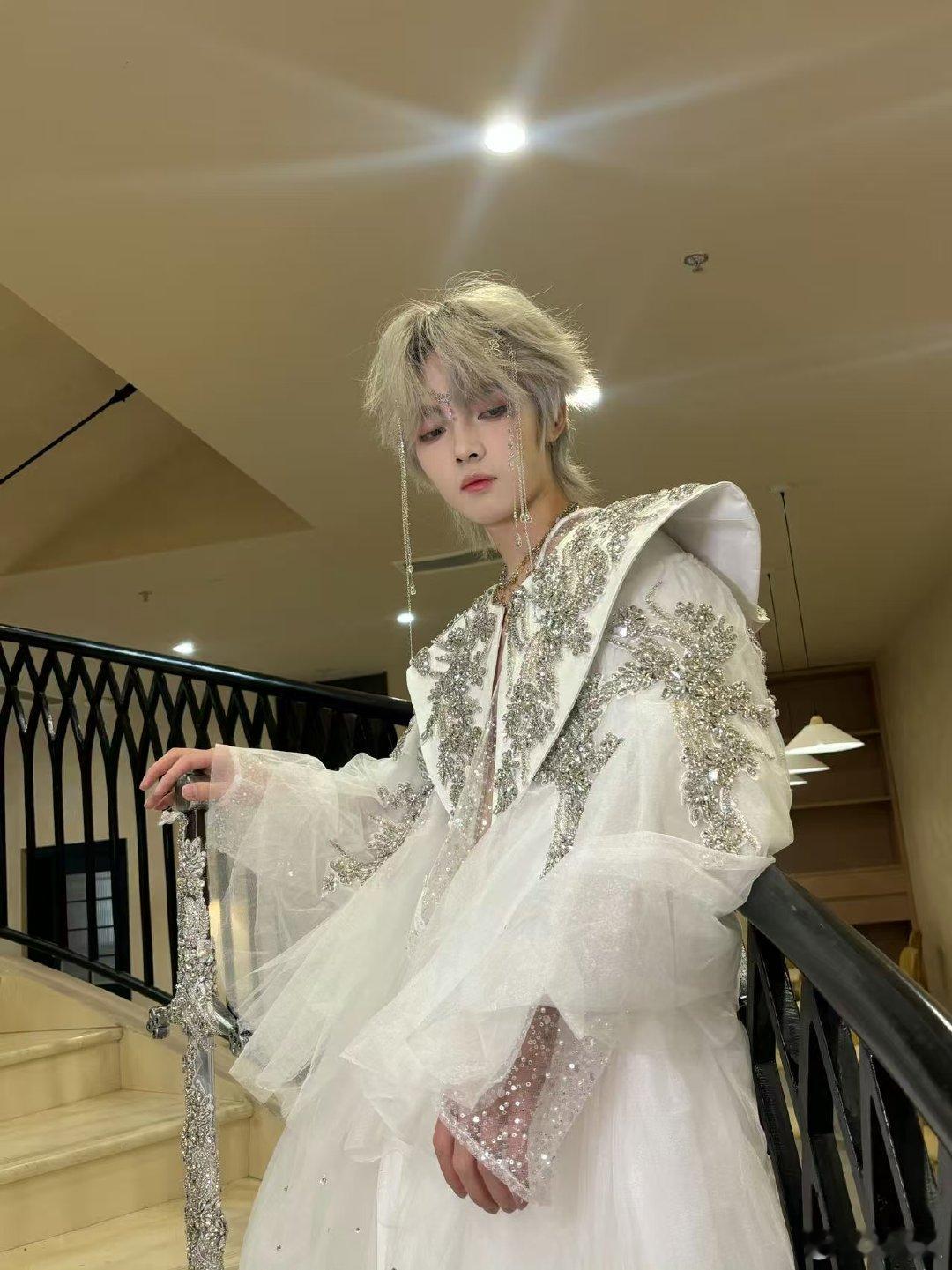 今年最好的梗，碰上年末最燃的夜——“老己，我们集结夜见！”爱你老己PEL集结夜见