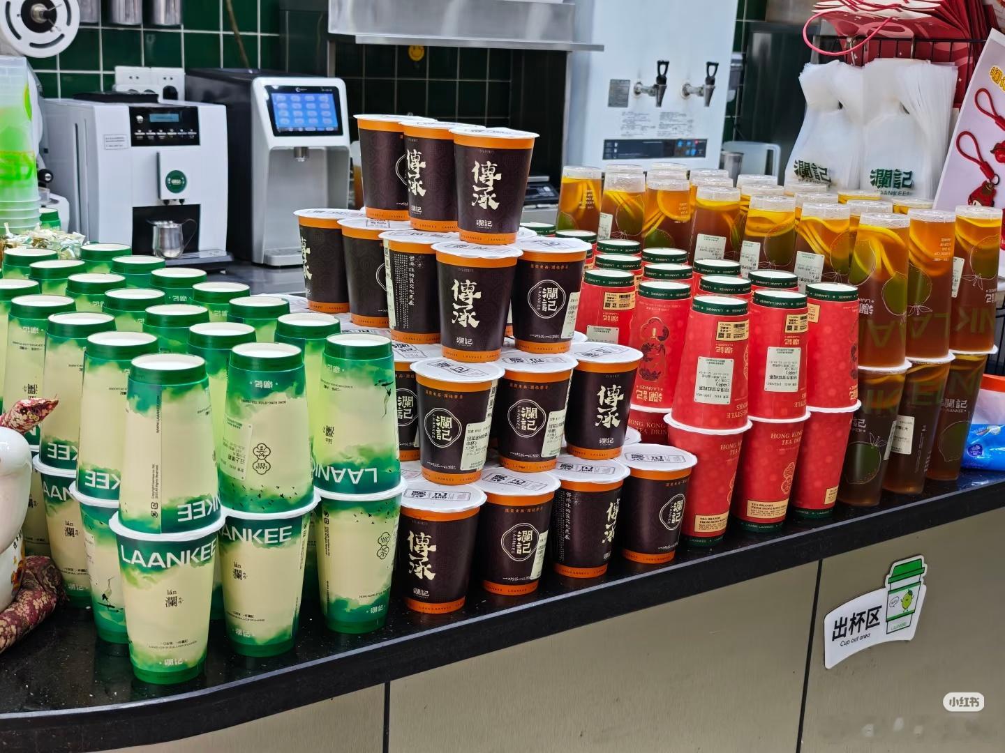 杜淳和王灿今天去探班了张凌赫，林允的《归鸾》，还给剧组的工作人员买了饮料杜淳和张