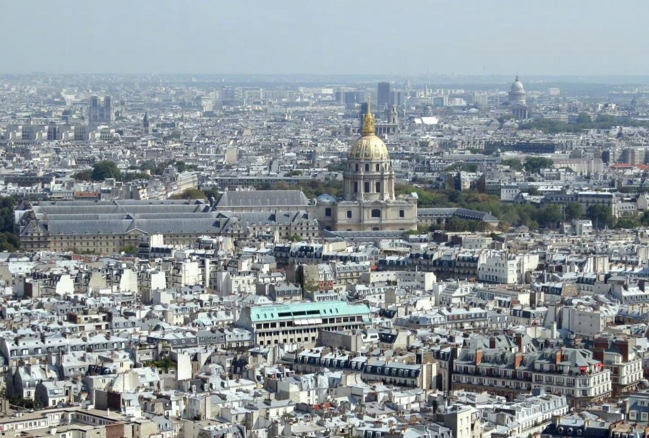 据法媒，法国当局收到了几封邮件，威胁要“炸毁巴黎不同地点”
当地时间21日18时