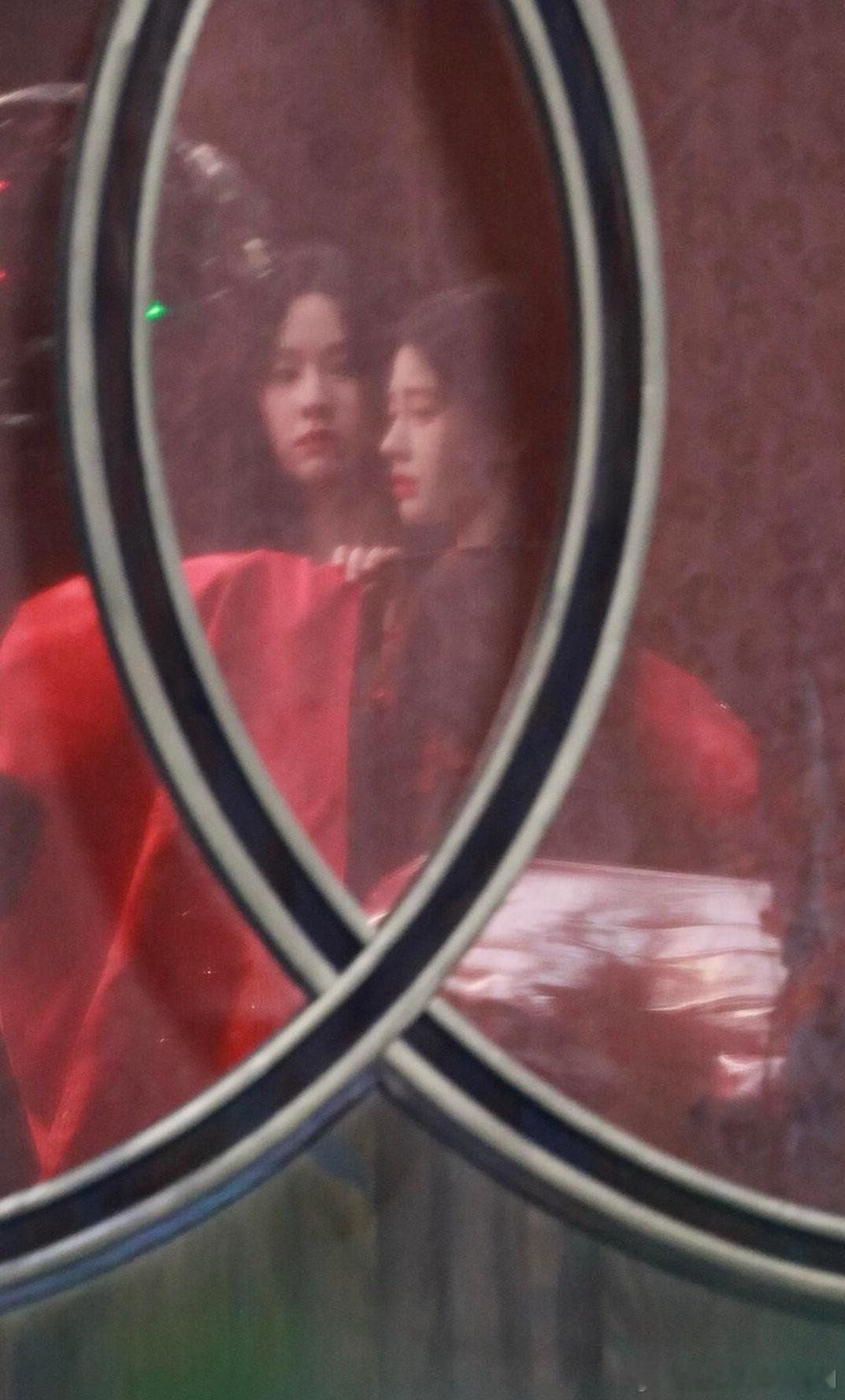 鞠婧祎陈都灵同框路透 喜欢看一些美女对戏 