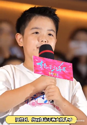 佟丽娅儿子朵朵10岁了陈思诚佟丽娅儿子10岁了，昨晚上佟丽娅为儿子朵朵庆生晒图！