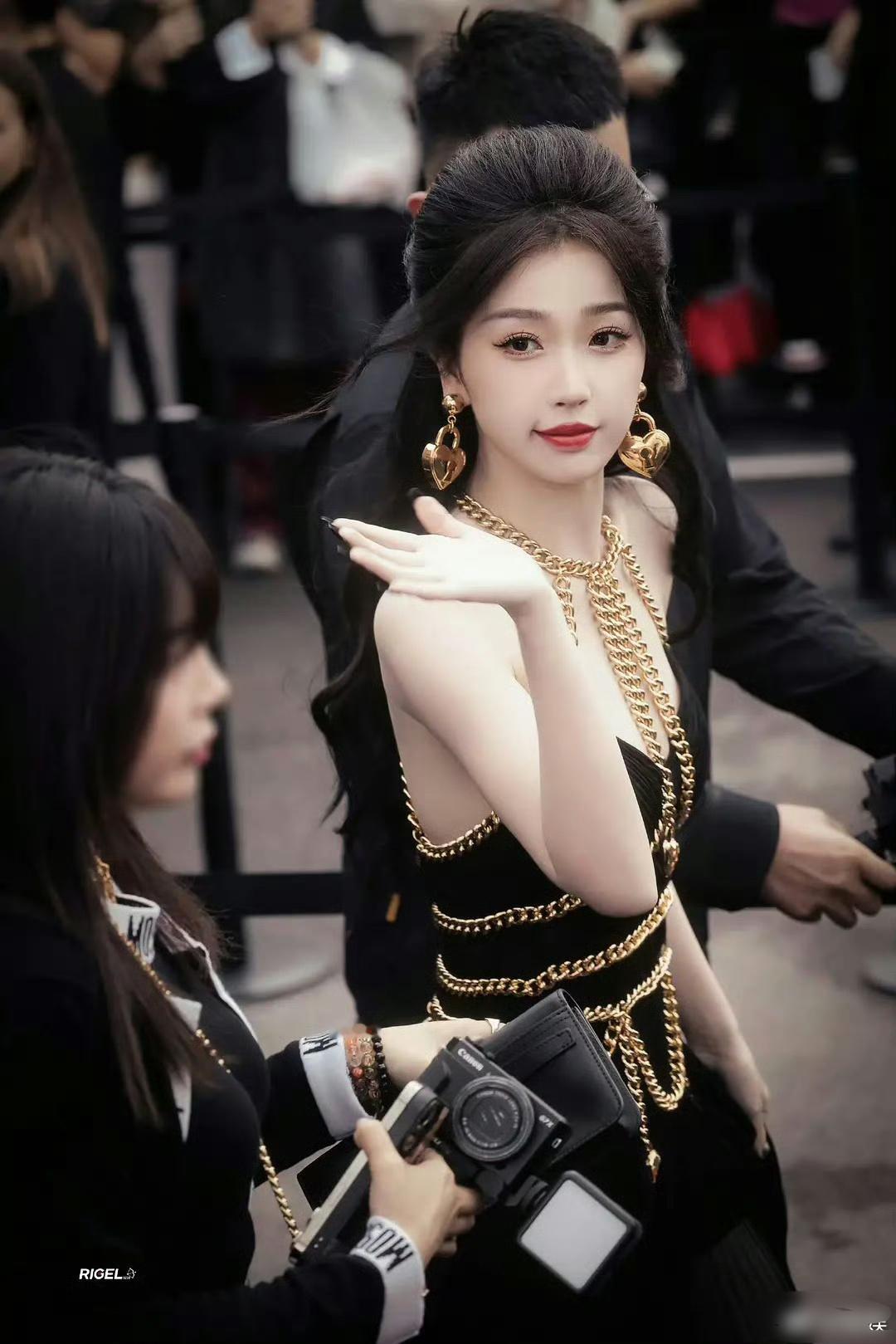 虞书欣是不是过分追求高颅顶了 ​​​