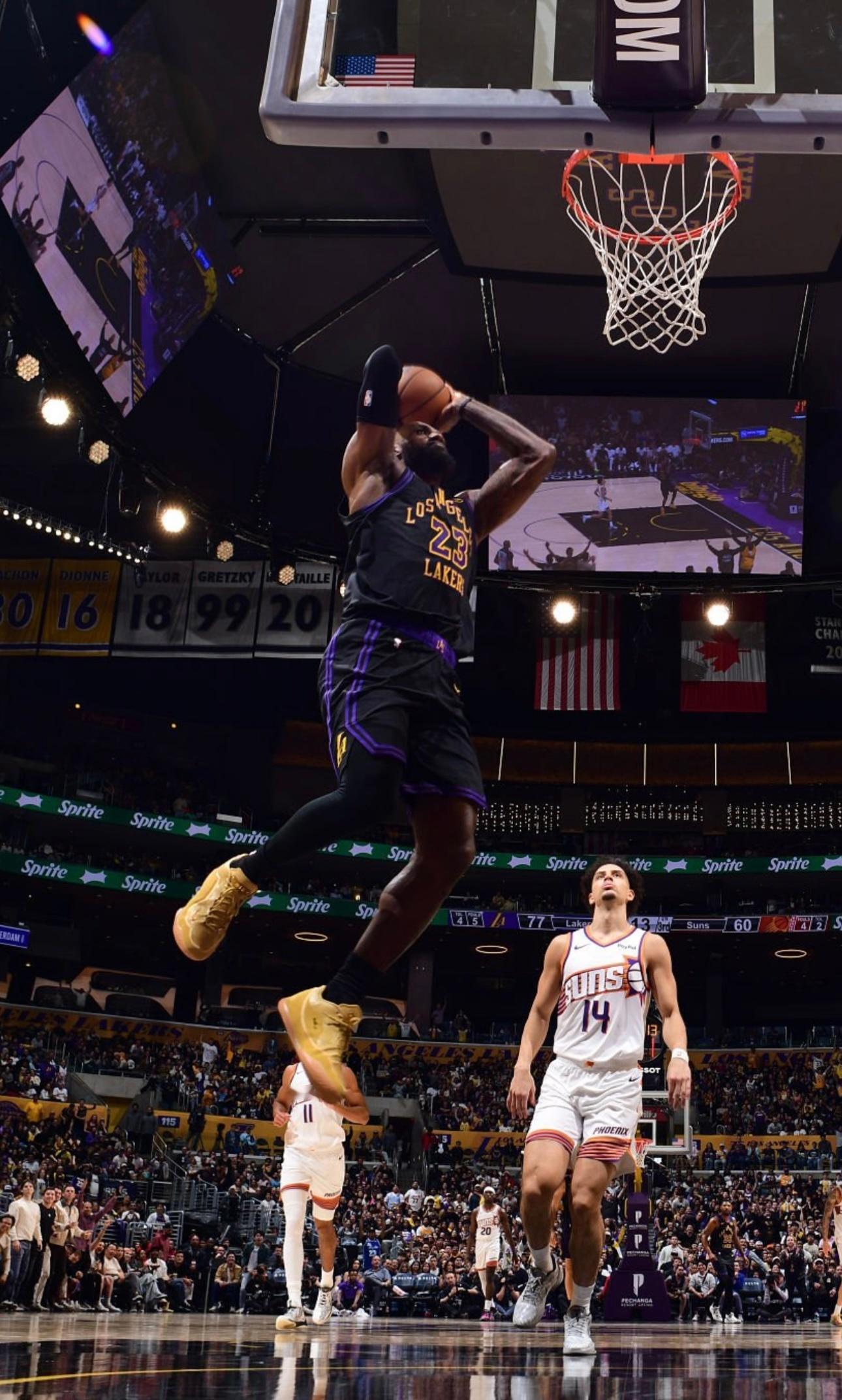 到目前为止，詹姆斯59场比赛已经扣篮97次，是自2017-18赛季以来扣篮最多的