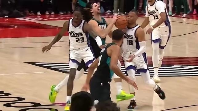 国王和开拓者这场球的裁判报告出来了：漏吹了克林根的进攻三秒，威少那记压哨犯规判罚