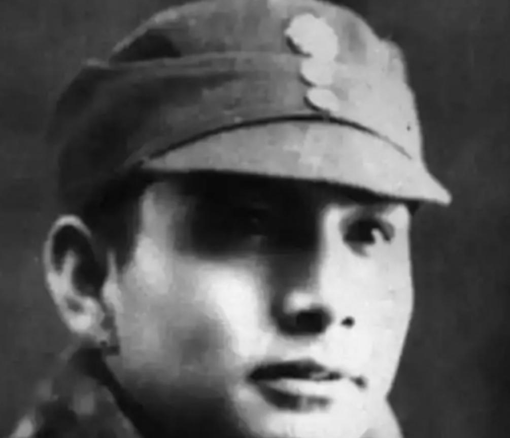 1947年孟良崮，74师参谋长魏振钺指挥残部顽抗后扔剑就擒，谁也没想到，他被俘后